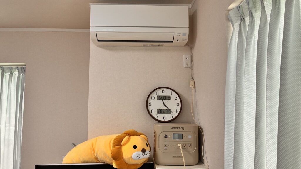 エアコンとJackery2000Newを繋いだ写真