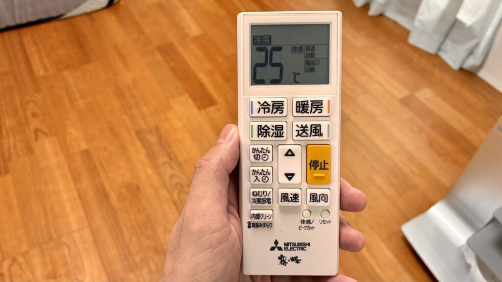 エアコンのリモコンの写真