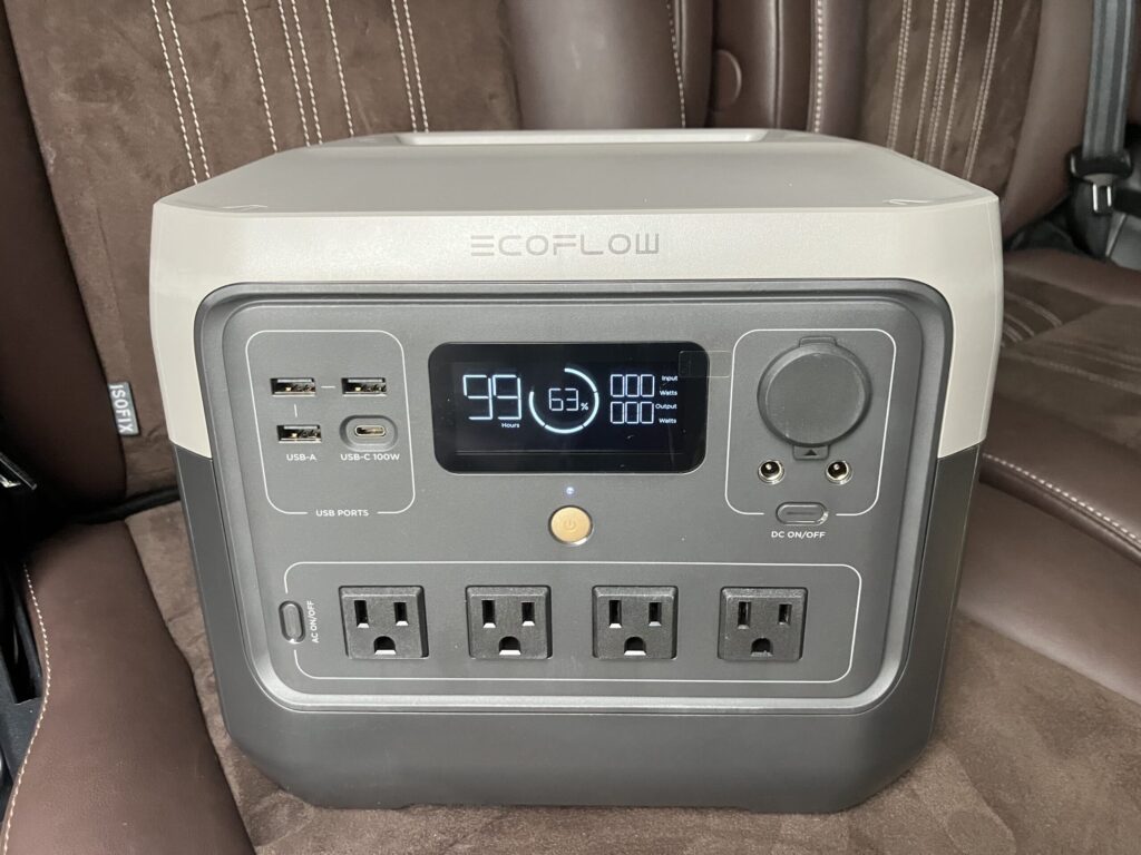 車内で撮影した所有中のEcoFlow RIVER 2 Pro